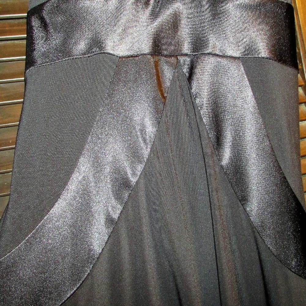 Plunging black hi/low formal-no tag - Picture 3 of 8